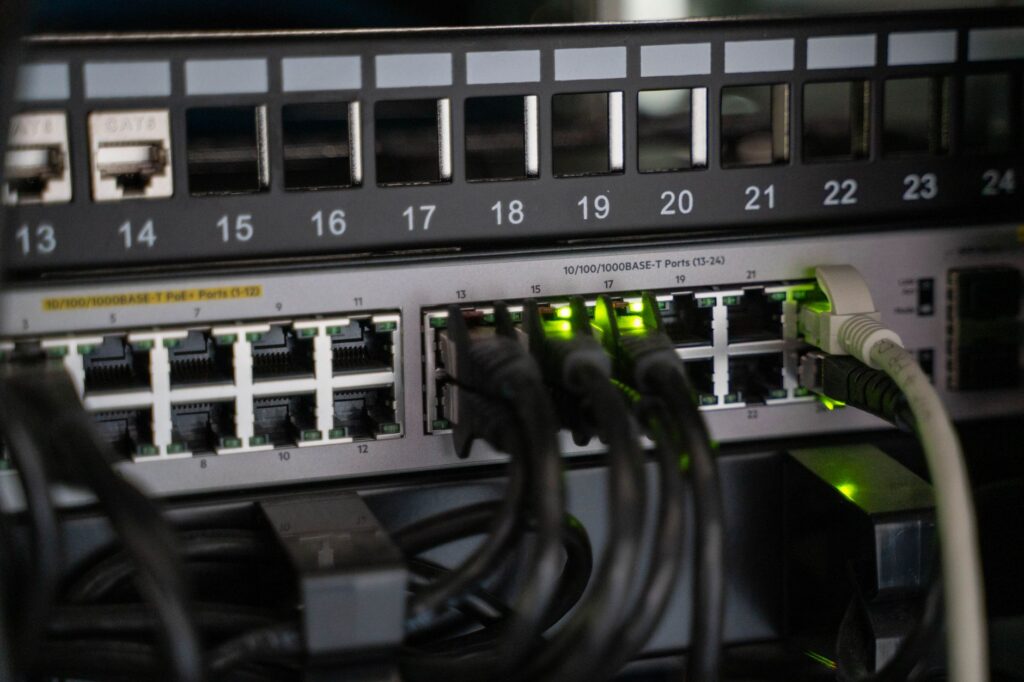 Konfigurasi LACP (Link Aggregation) pada MikroTik RouterOS 7.x