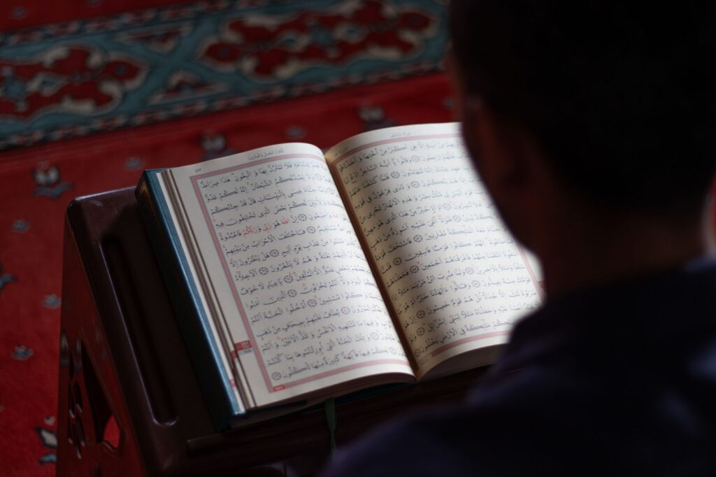Manfaat Membaca Al‑Qur’an bagi Kesehatan Mental dan Spiritual